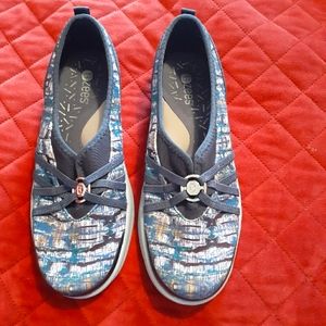 Bzees shoes 8.5 multicolor